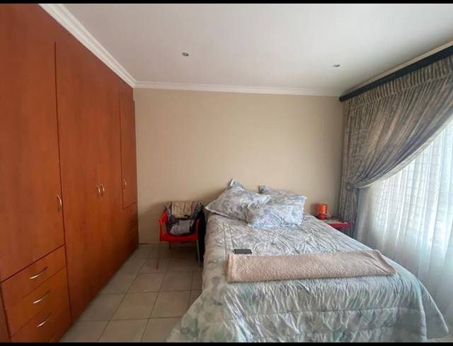 2 BEDROOM TOWNHOUSE FOR SALE IN KENLEAF